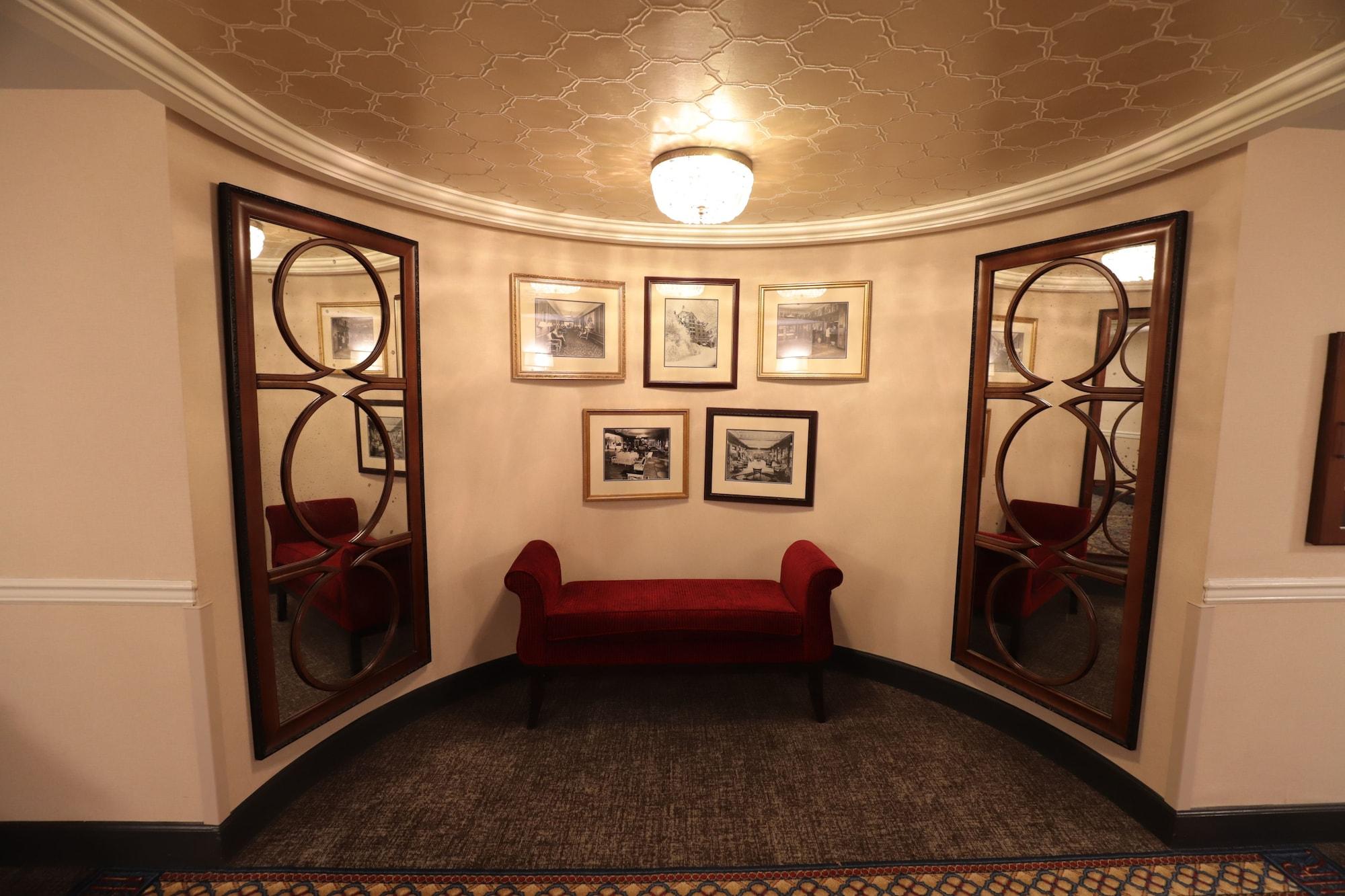 Hotel Roanoke & Conference Center, Curio Collection By Hilton מראה חיצוני תמונה