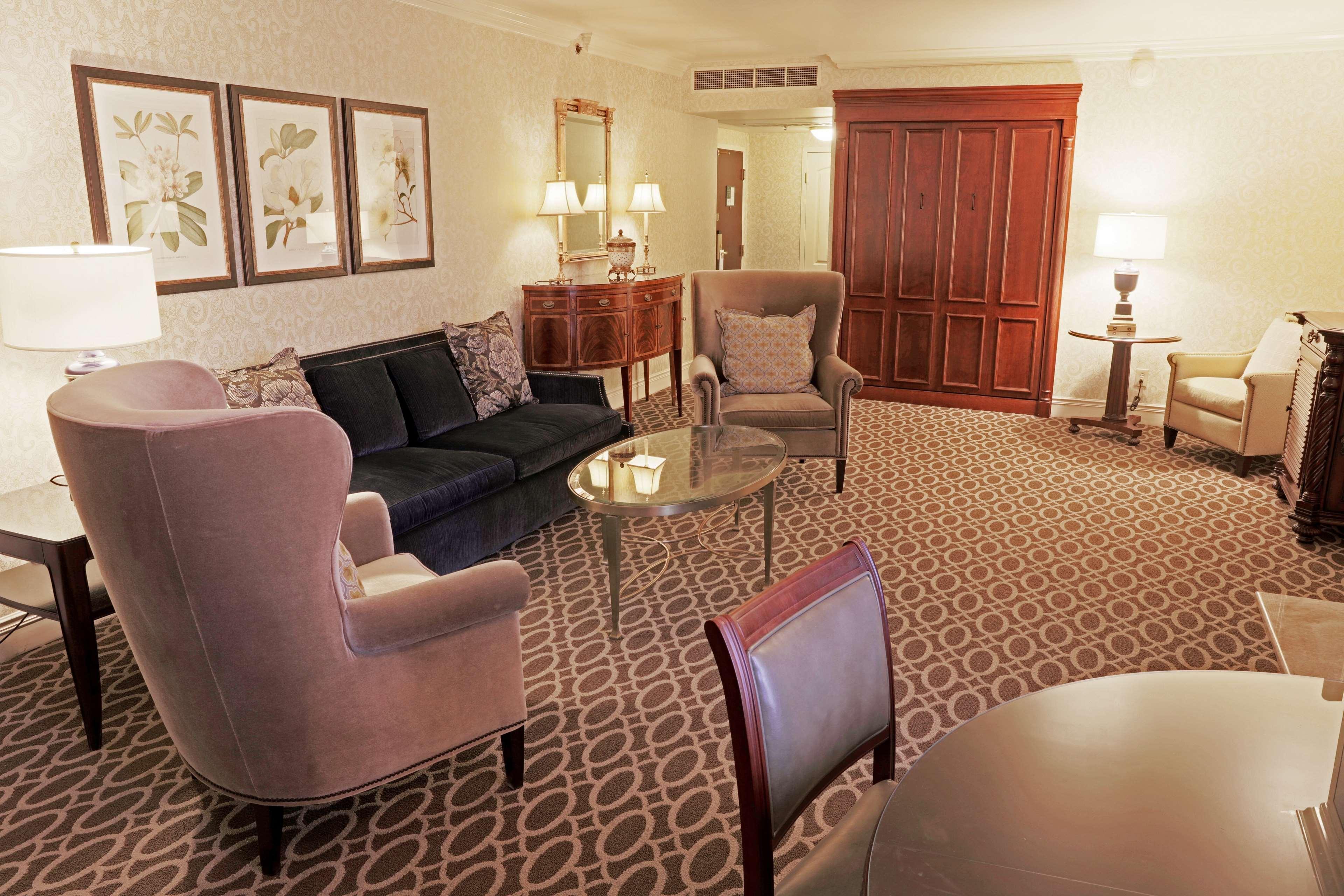 Hotel Roanoke & Conference Center, Curio Collection By Hilton מראה חיצוני תמונה