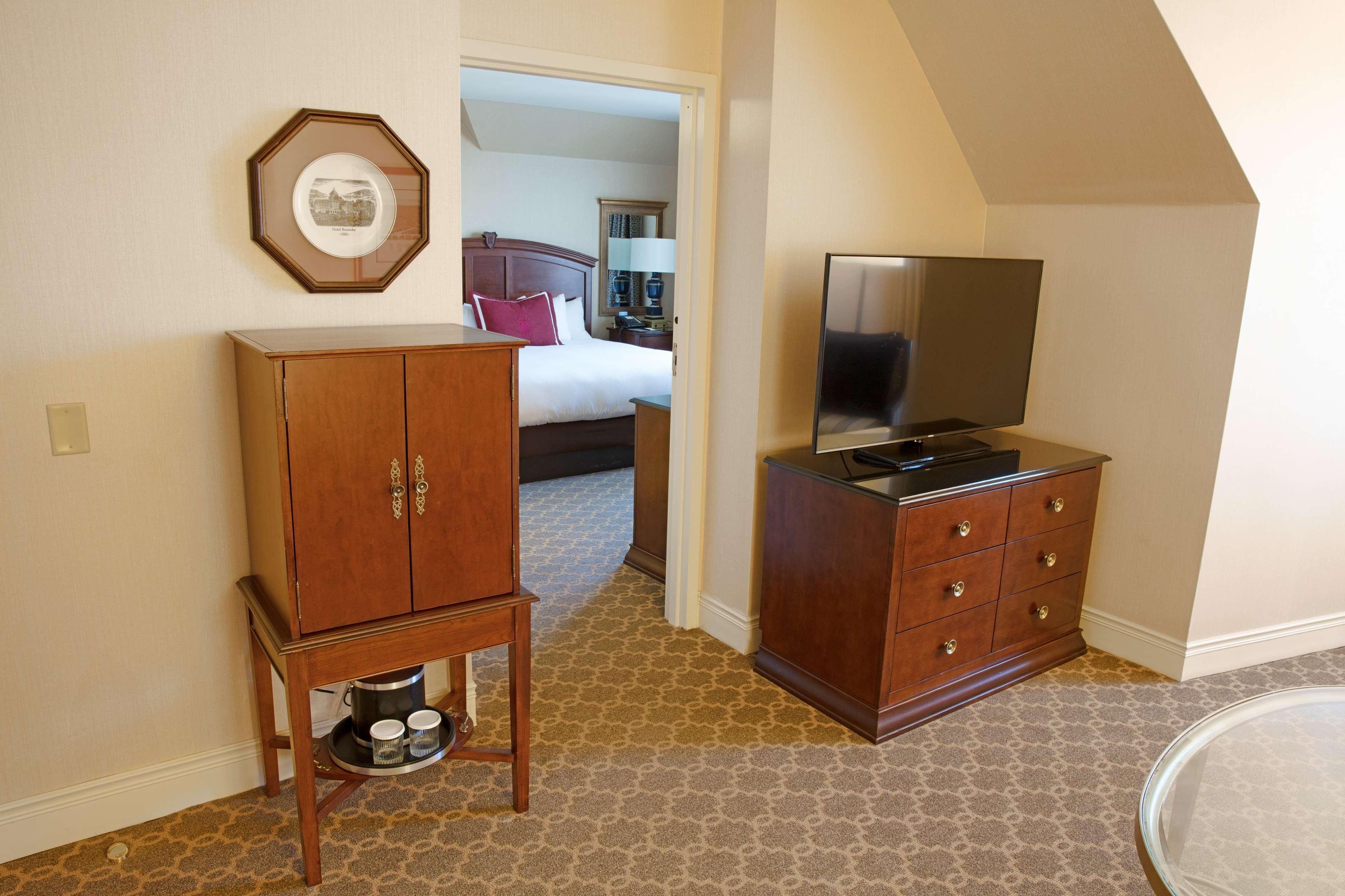 Hotel Roanoke & Conference Center, Curio Collection By Hilton מראה חיצוני תמונה