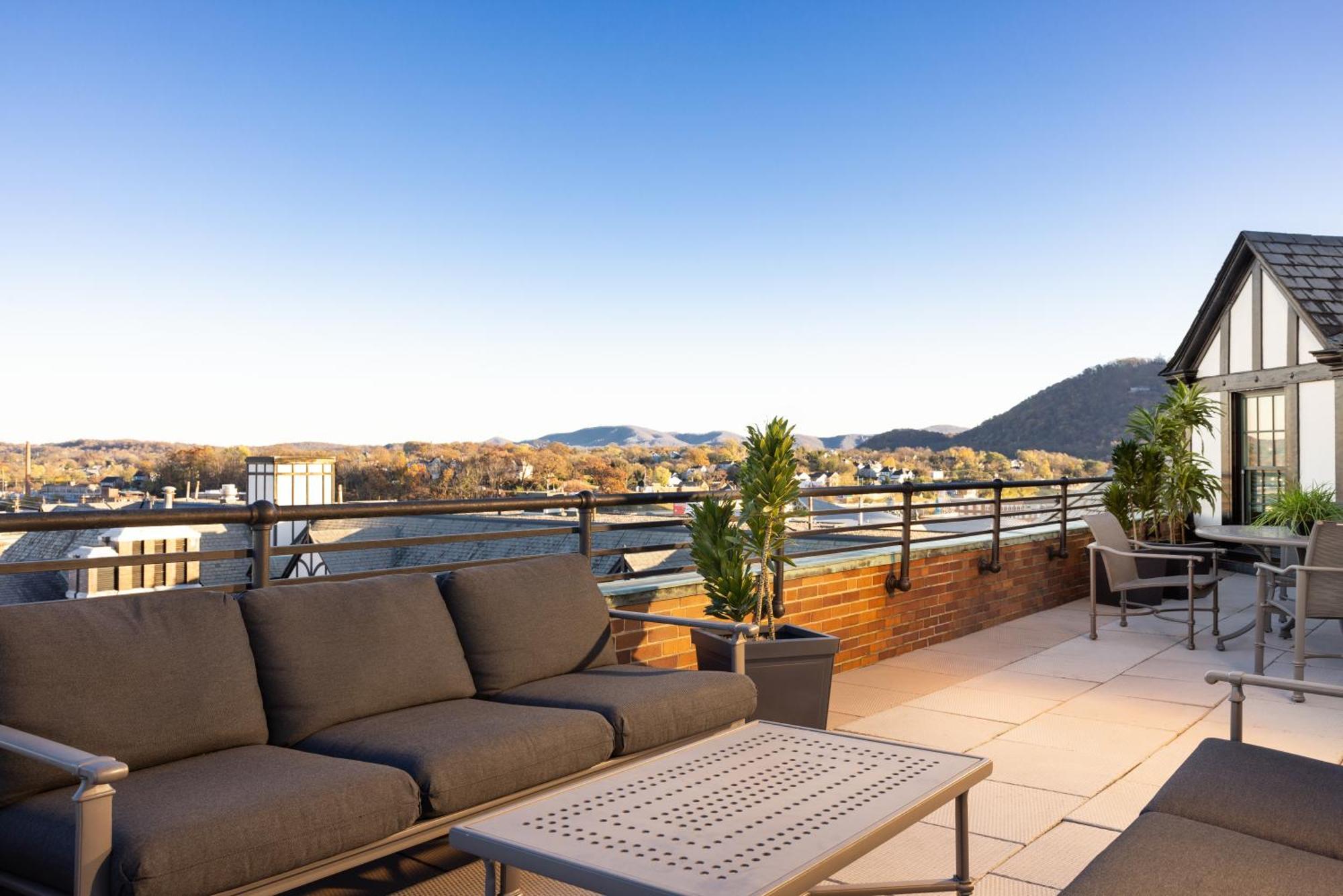 Hotel Roanoke & Conference Center, Curio Collection By Hilton מראה חיצוני תמונה