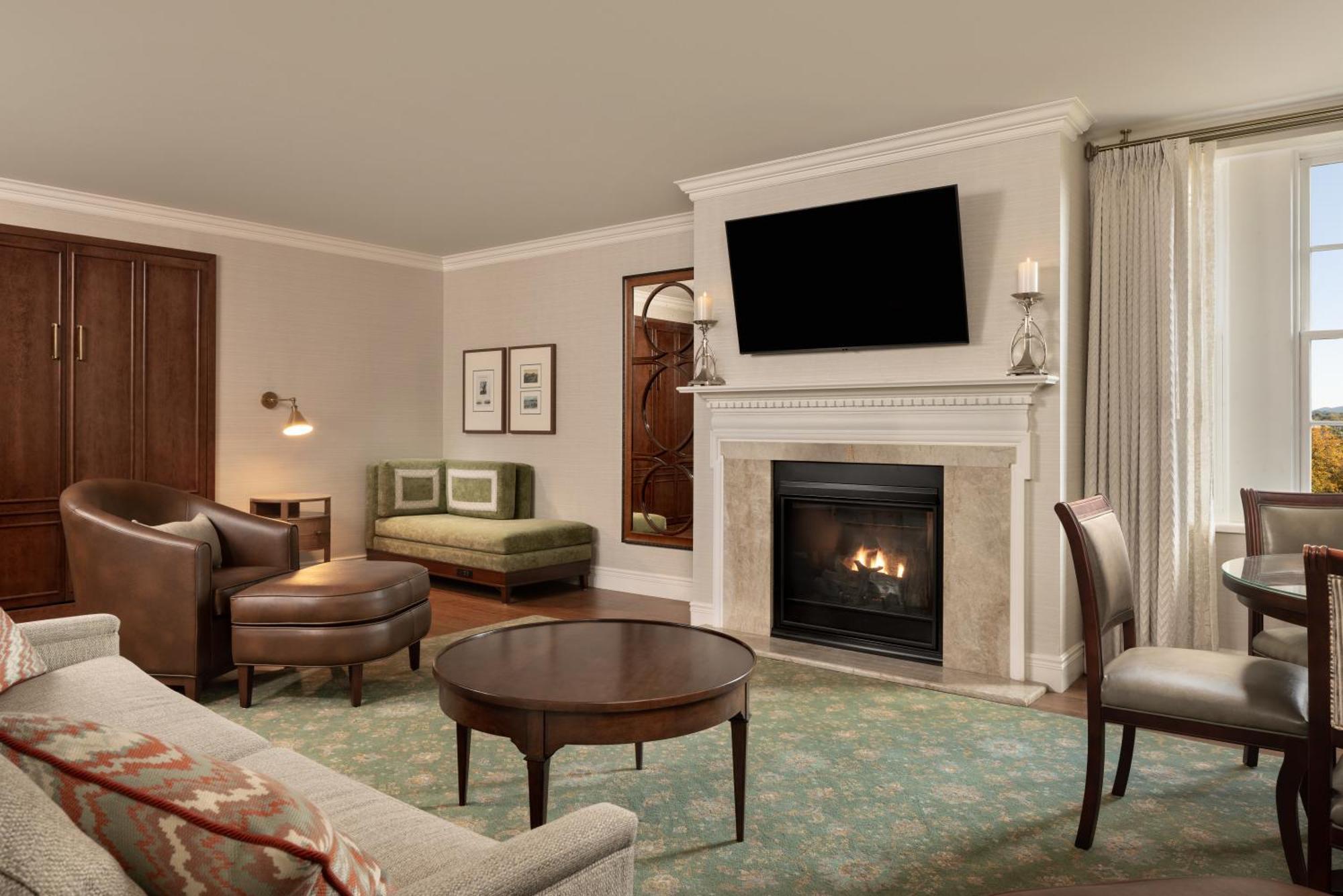 Hotel Roanoke & Conference Center, Curio Collection By Hilton מראה חיצוני תמונה