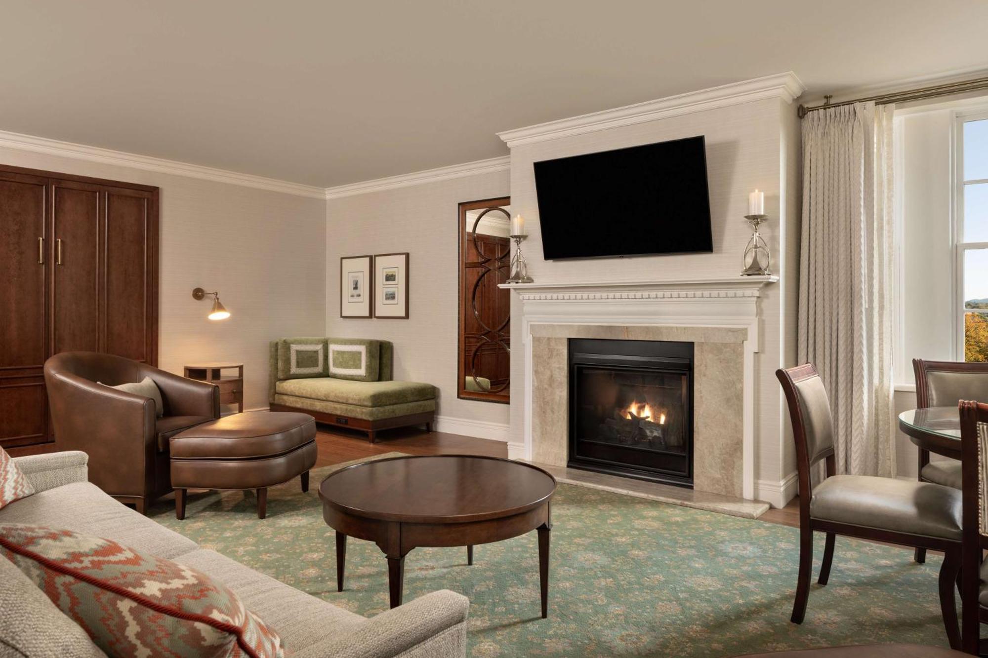 Hotel Roanoke & Conference Center, Curio Collection By Hilton מראה חיצוני תמונה